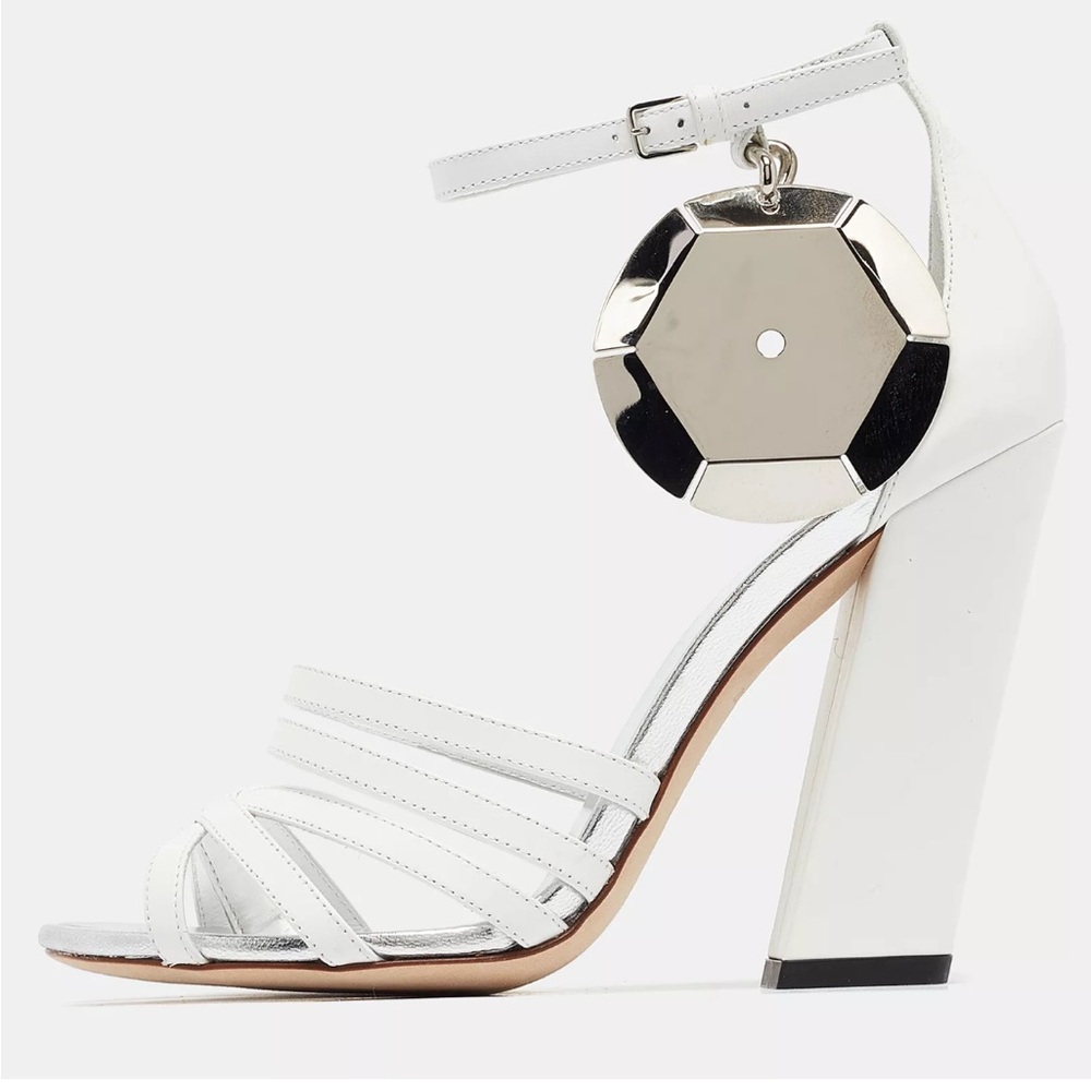 NWT SIZE 36 Burberry White Leather Split-Toe Hove Sandals - Picture 2 of 16